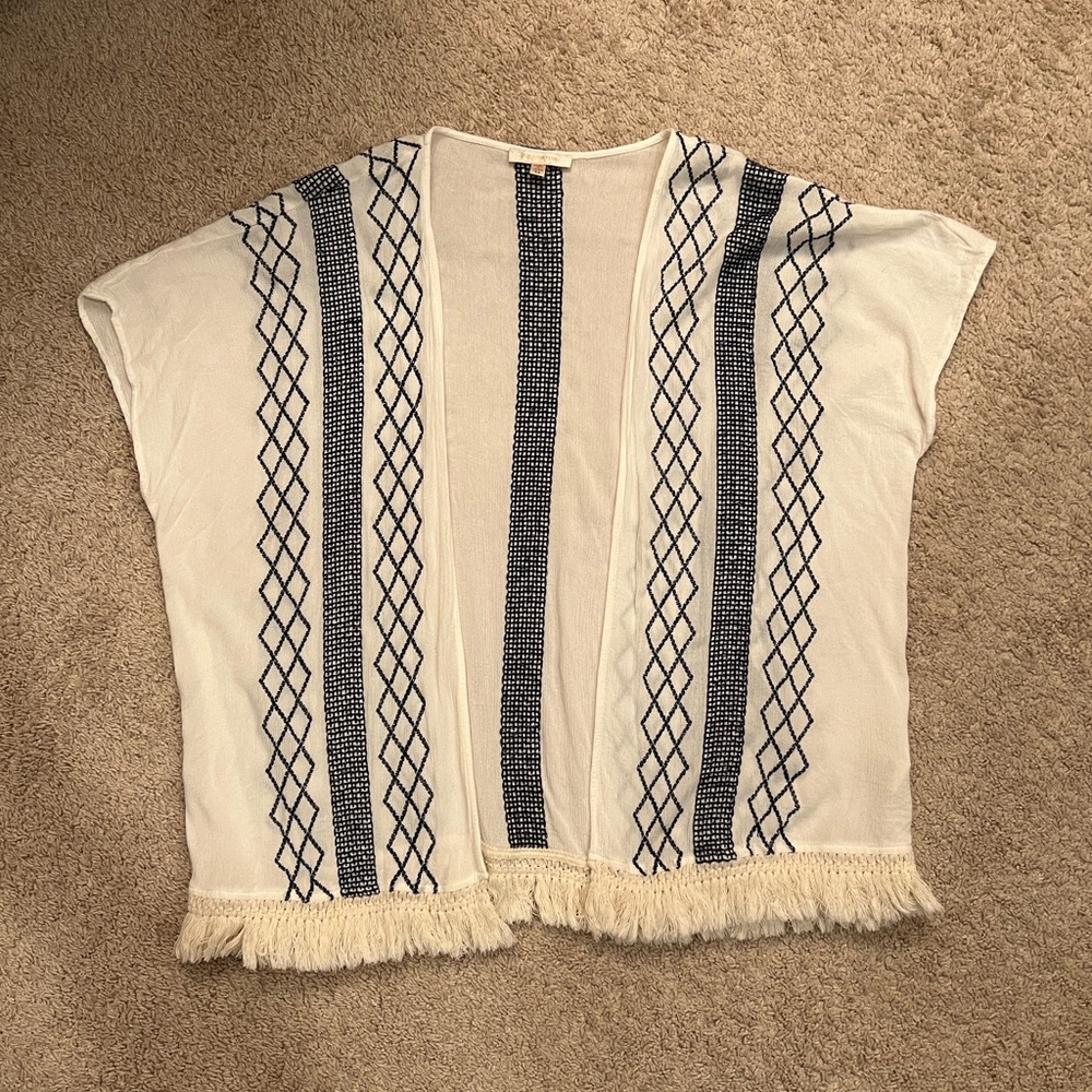 {Skies Are Blue} Boho Fringe Detail Kimono- medium